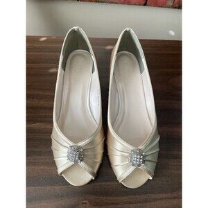 David's Bridal Kelsey Champagne Satin Open Toe Low Heel Shoes Size 8 M